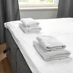 Lägenhet Wiktoryn Comfortable Two-room By Bookinghost