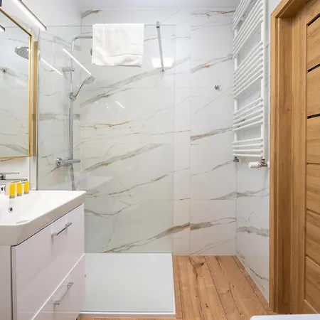 Wiktoryn Comfortable Two-room By Bookinghost Apartment Warschau